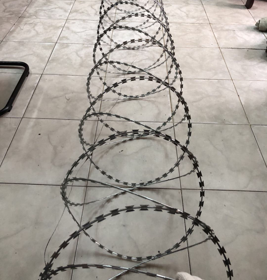 DÂY THÉP GAI HÌNH DAO ĐƯỜNG KÍNH 30CM